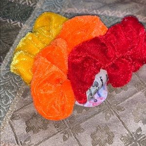 3 assorted scrunchies